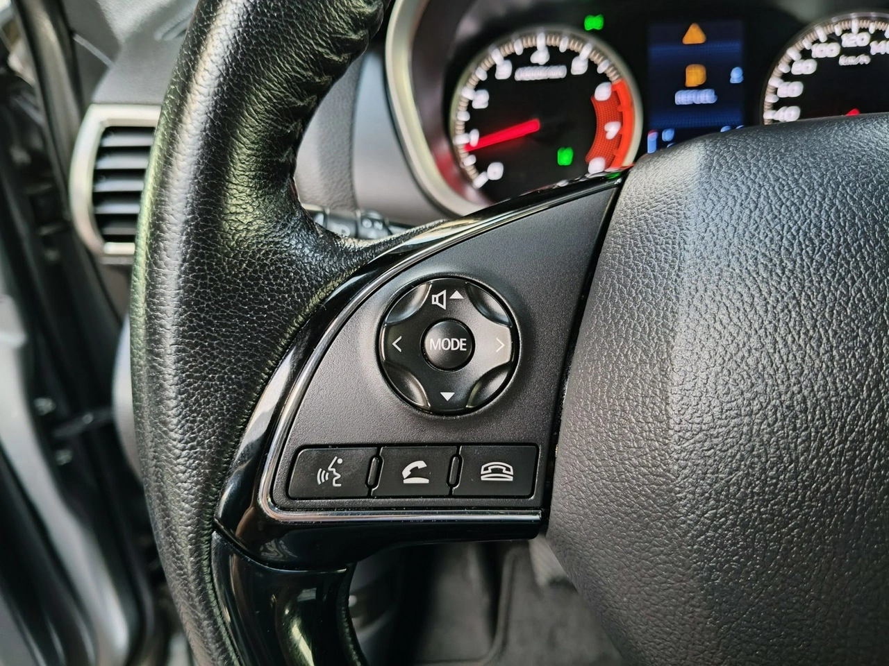 Mitsubishi Eclipse Cross - Zdjęcie 17