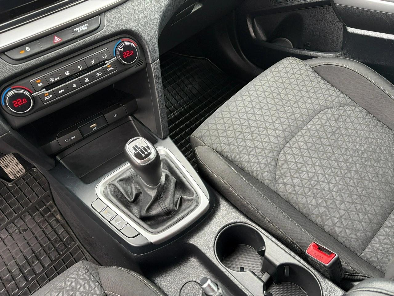 Kia Ceed - Zdjęcie 18