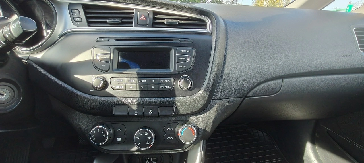 Kia Ceed - Zdjęcie 9