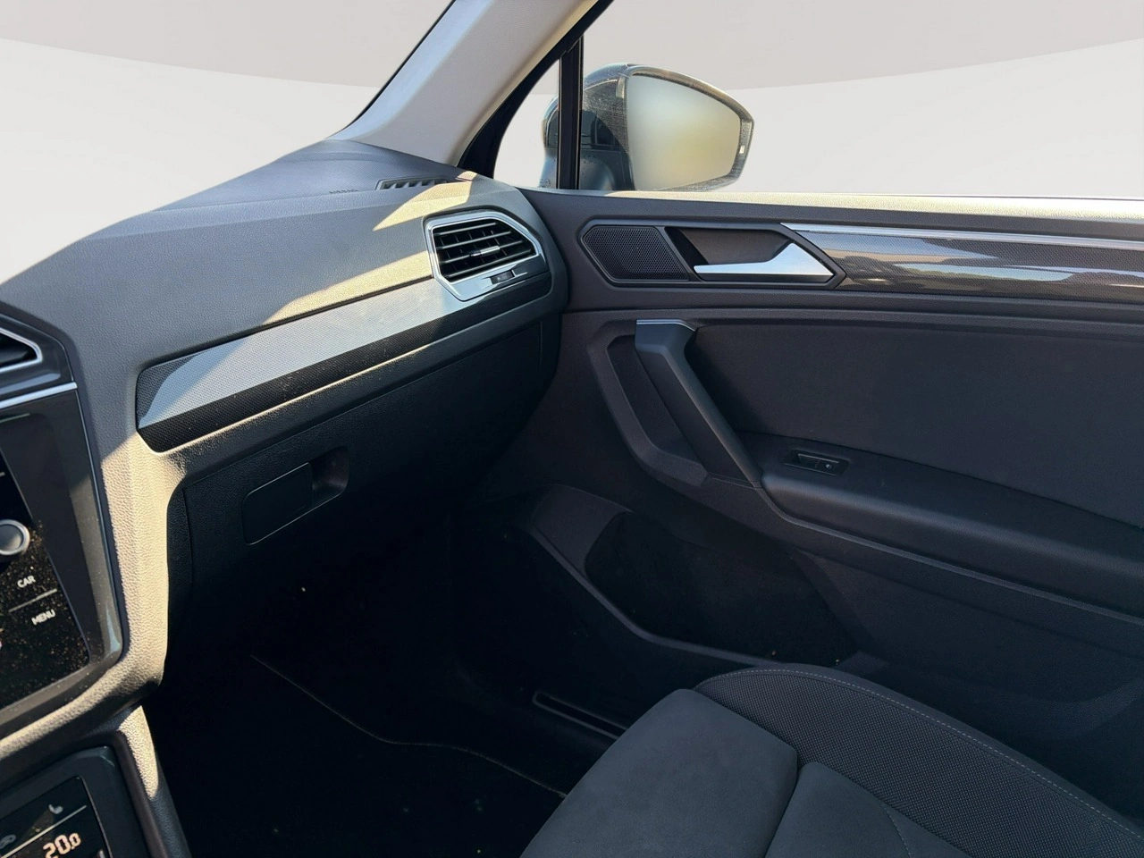 Volkswagen Tiguan - Zdjęcie 25