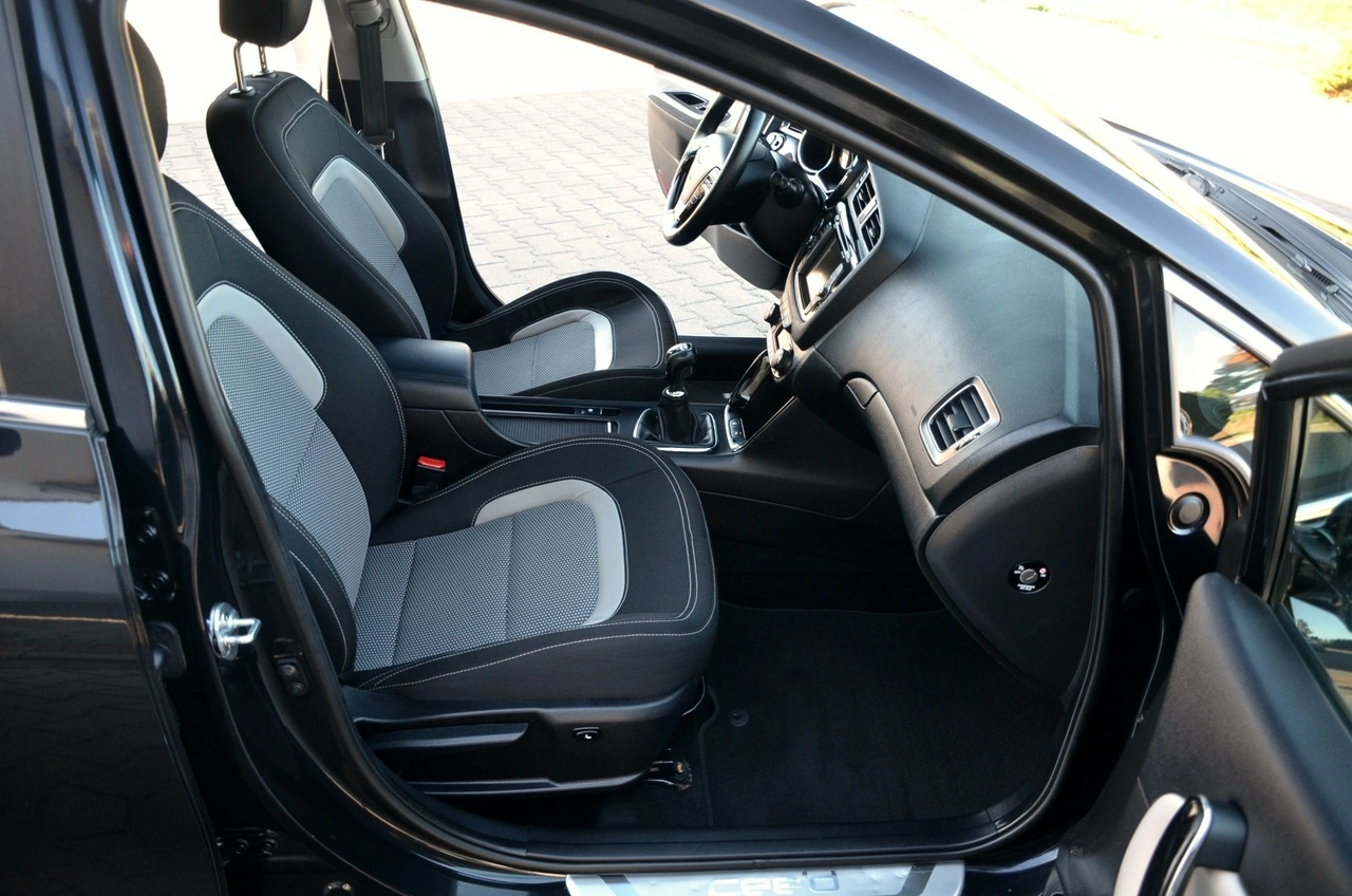 Kia Ceed - Zdjęcie 18