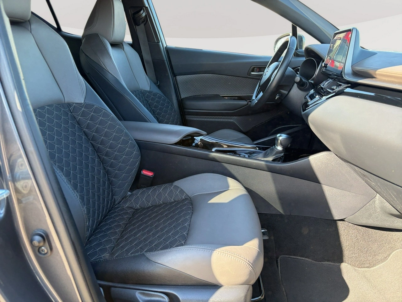 Toyota C-HR - Zdjęcie 24