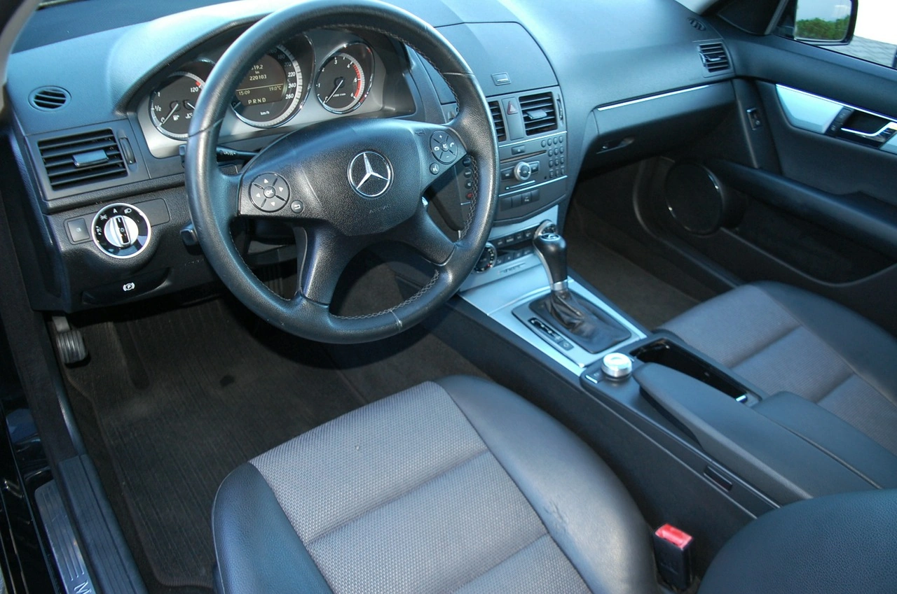 Mercedes C 350 - Zdjęcie 23
