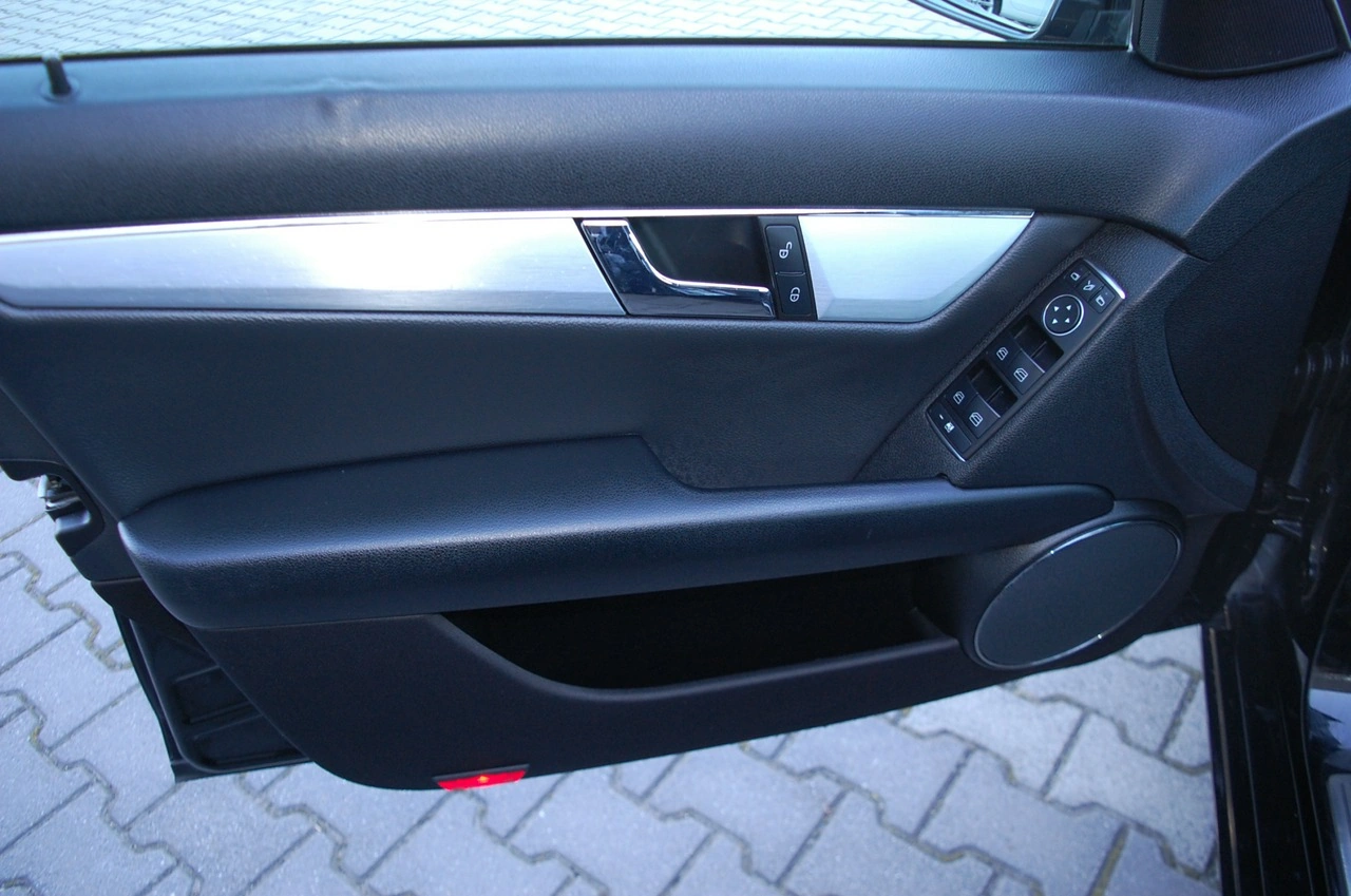 Mercedes C 350 - Zdjęcie 30