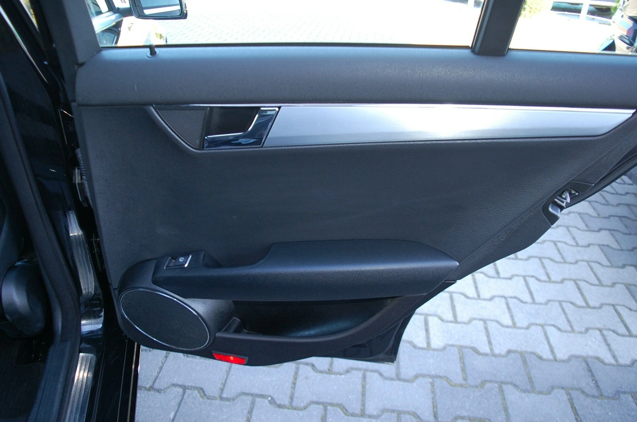 Mercedes C 350 - Zdjęcie 33