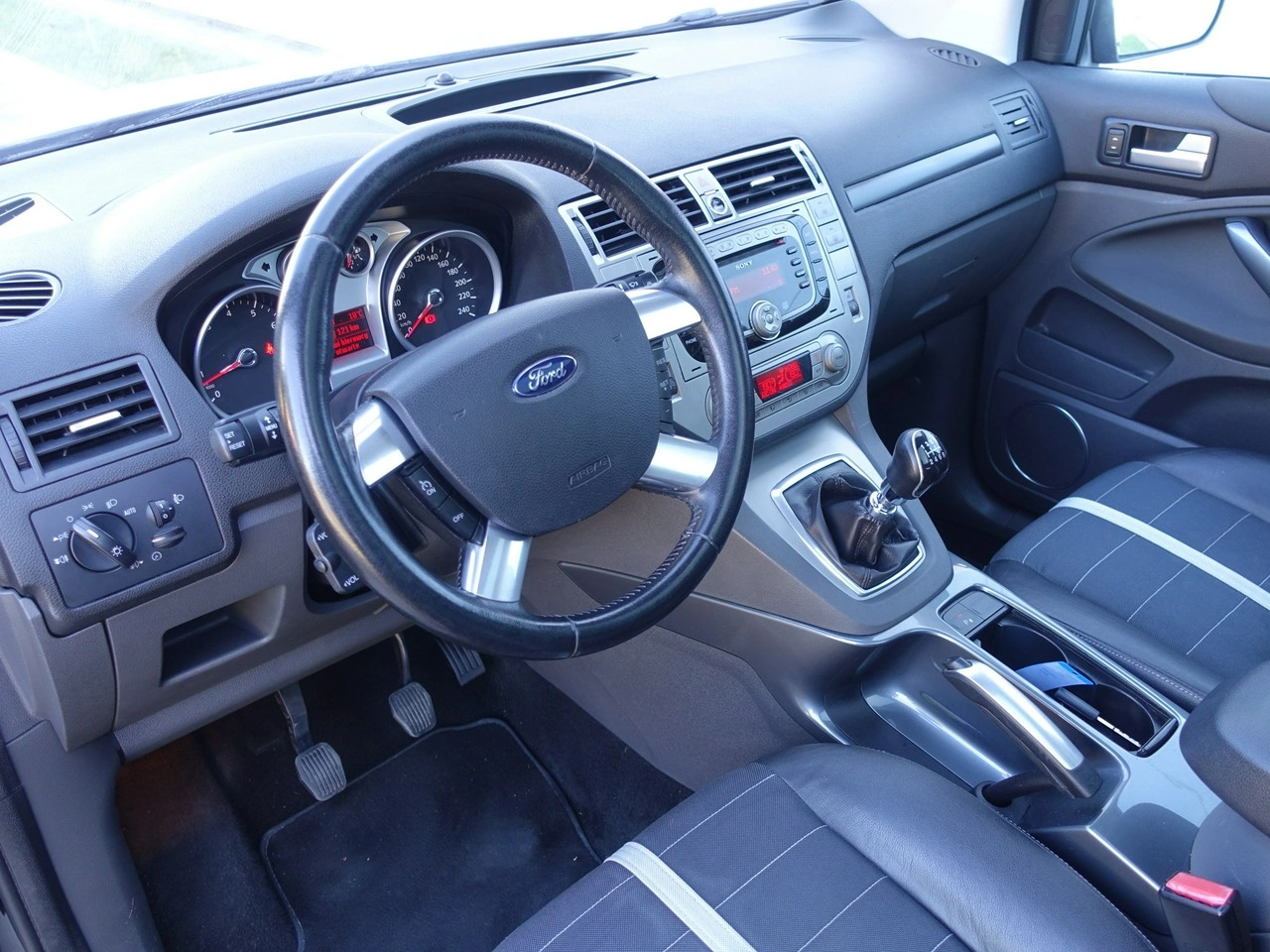 Ford Kuga - Zdjęcie 11