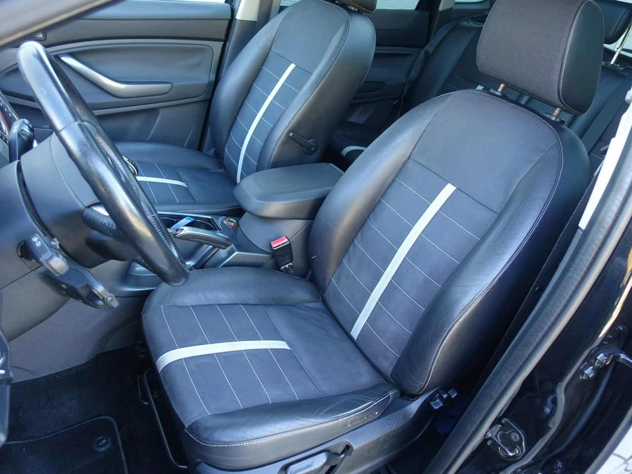 Ford Kuga - Zdjęcie 13