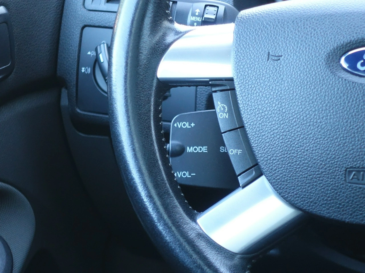 Ford Kuga - Zdjęcie 23