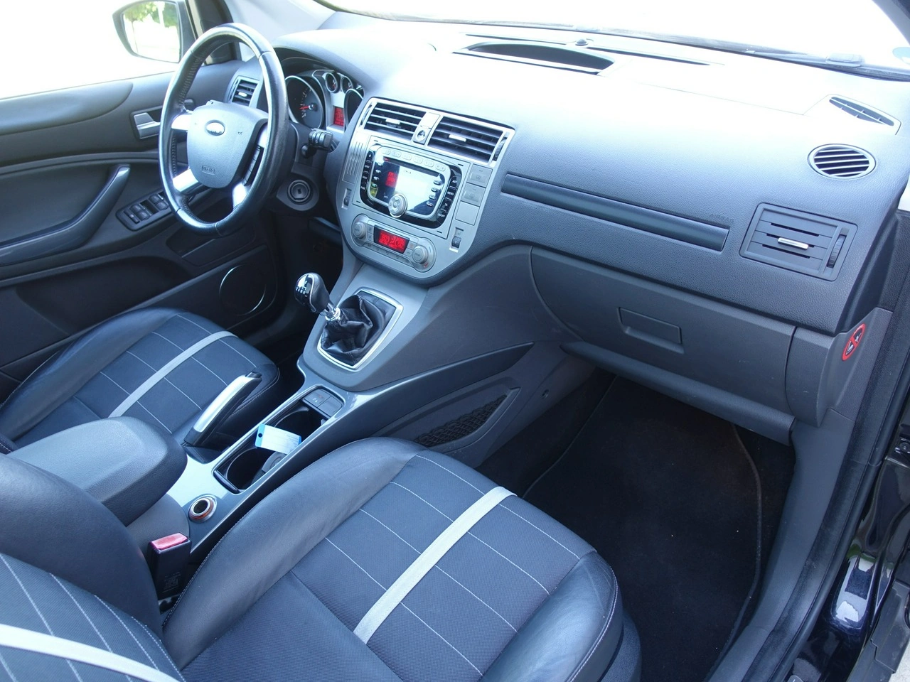 Ford Kuga - Zdjęcie 19