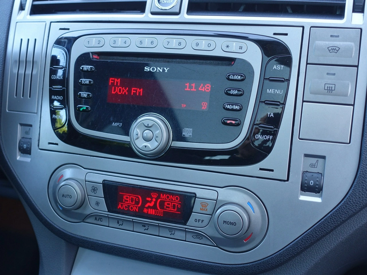 Ford Kuga - Zdjęcie 22