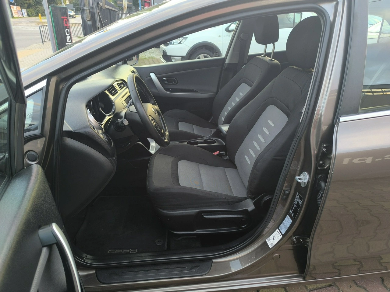 Kia Ceed - Zdjęcie 15