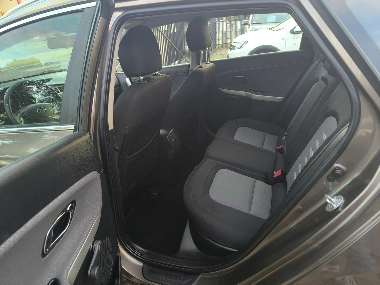 Kia Ceed - Zdjęcie 16