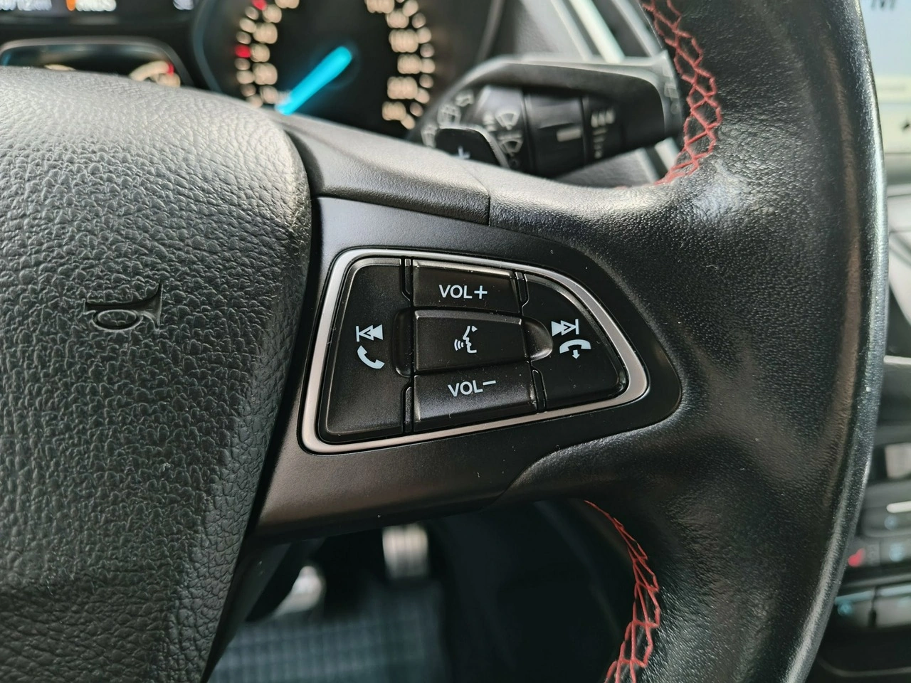 Ford Kuga - Zdjęcie 25