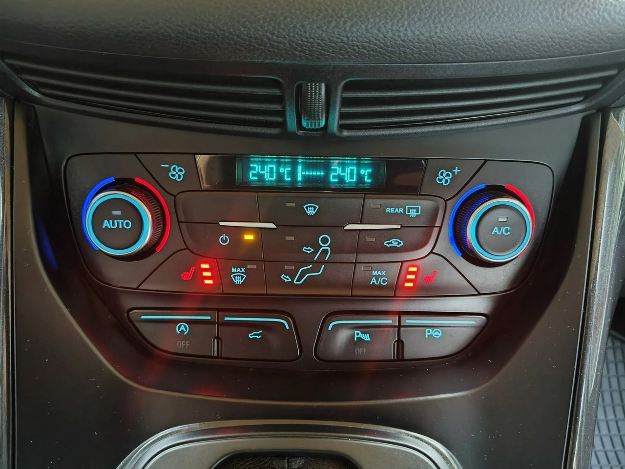 Ford Kuga - Zdjęcie 30