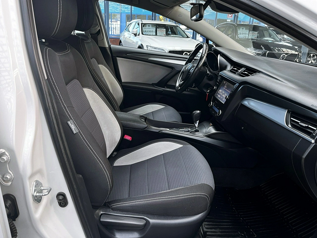 Toyota Avensis - Zdjęcie 10