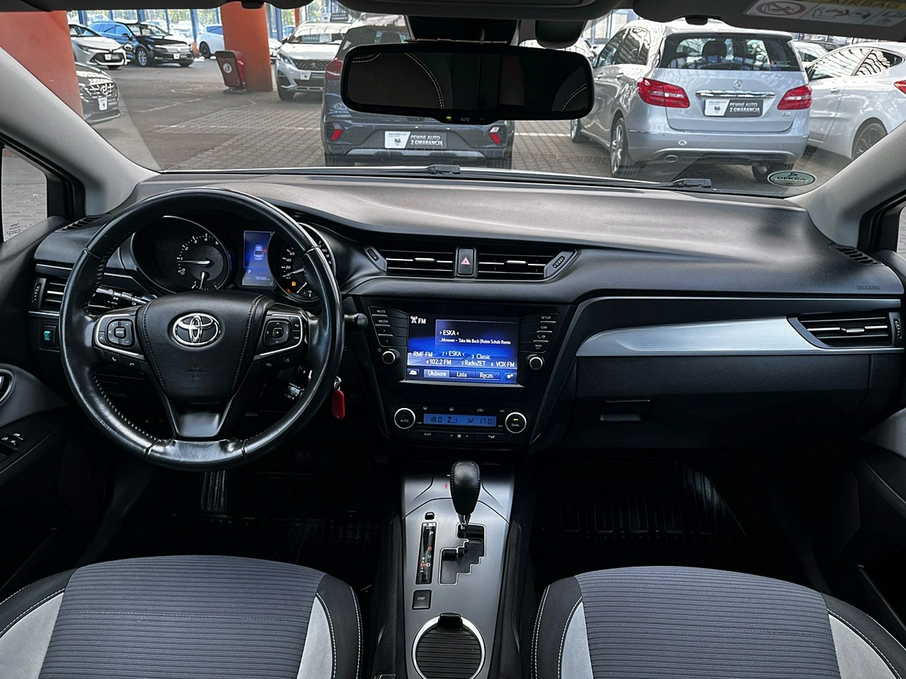 Toyota Avensis - Zdjęcie 12