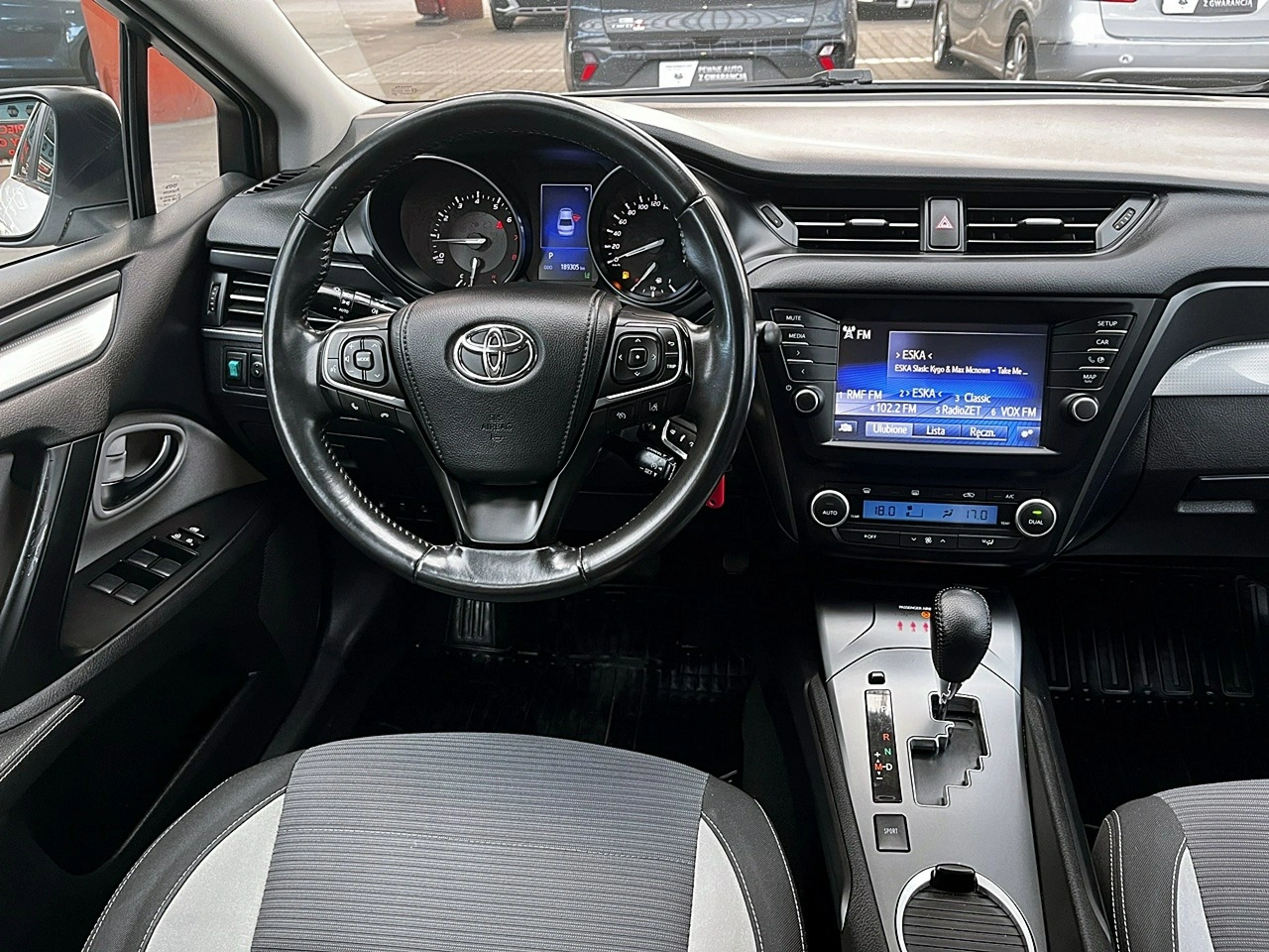 Toyota Avensis - Zdjęcie 13