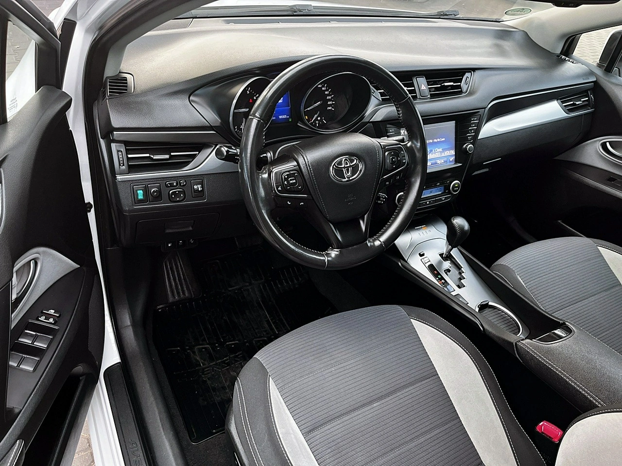 Toyota Avensis - Zdjęcie 15