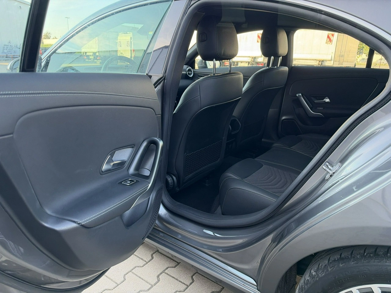 Mercedes CLA 180 - Zdjęcie 13