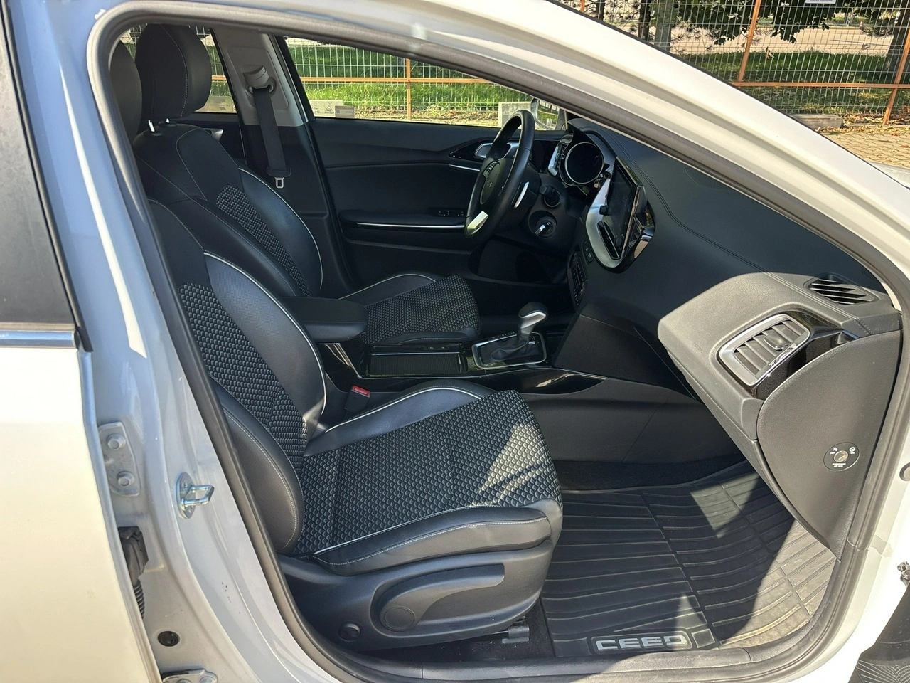 Kia Ceed - Zdjęcie 14