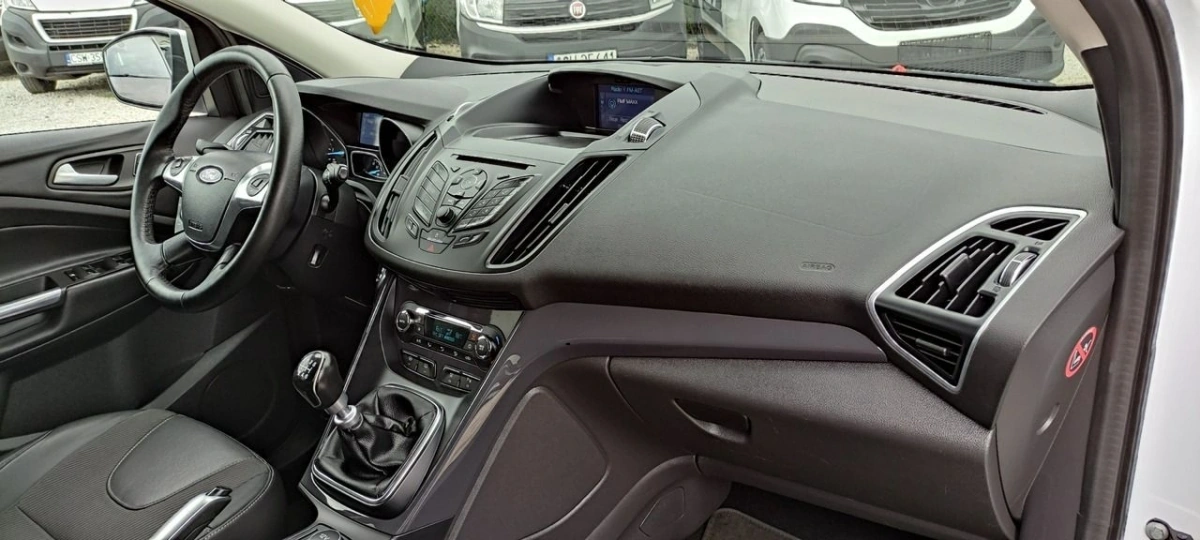 Ford Kuga - Zdjęcie 25