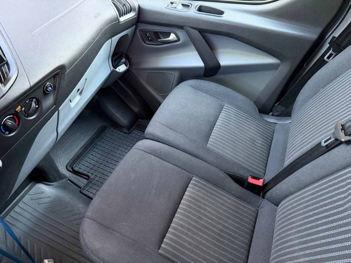 Ford Tourneo Custom - Zdjęcie 16