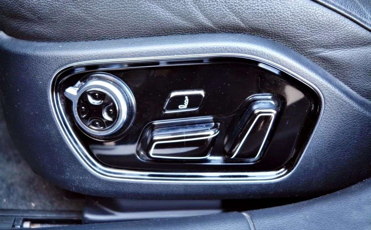 Audi A8 - Zdjęcie 6