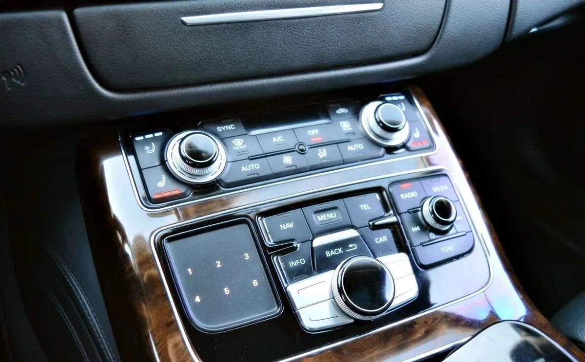 Audi A8 - Zdjęcie 10