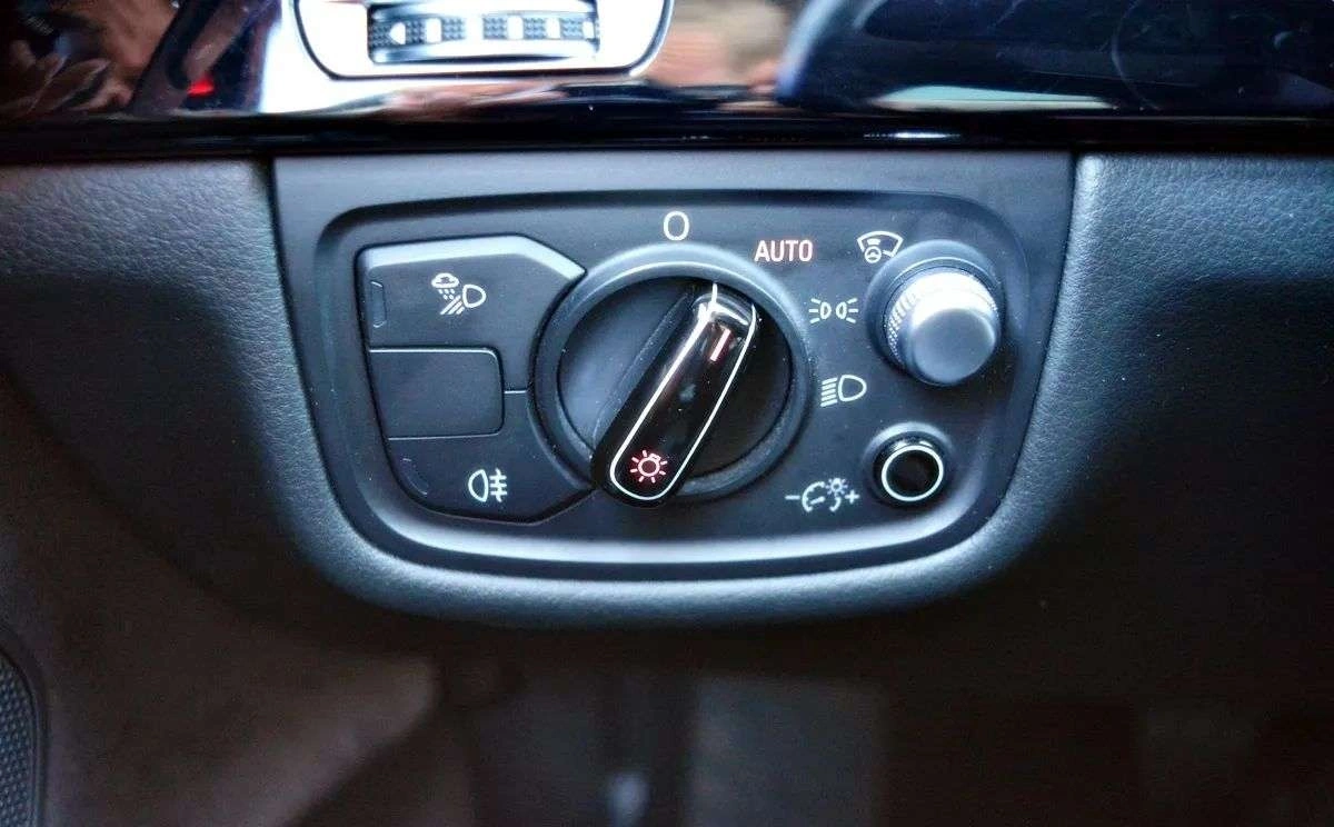 Audi A8 - Zdjęcie 32