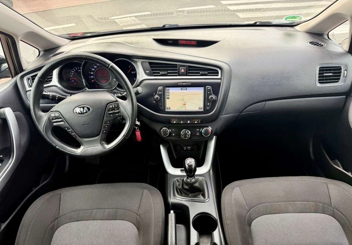 Kia Ceed - Zdjęcie 24