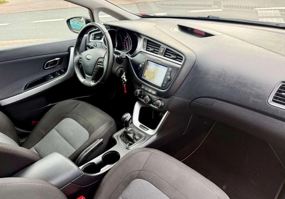Kia Ceed - Zdjęcie 25