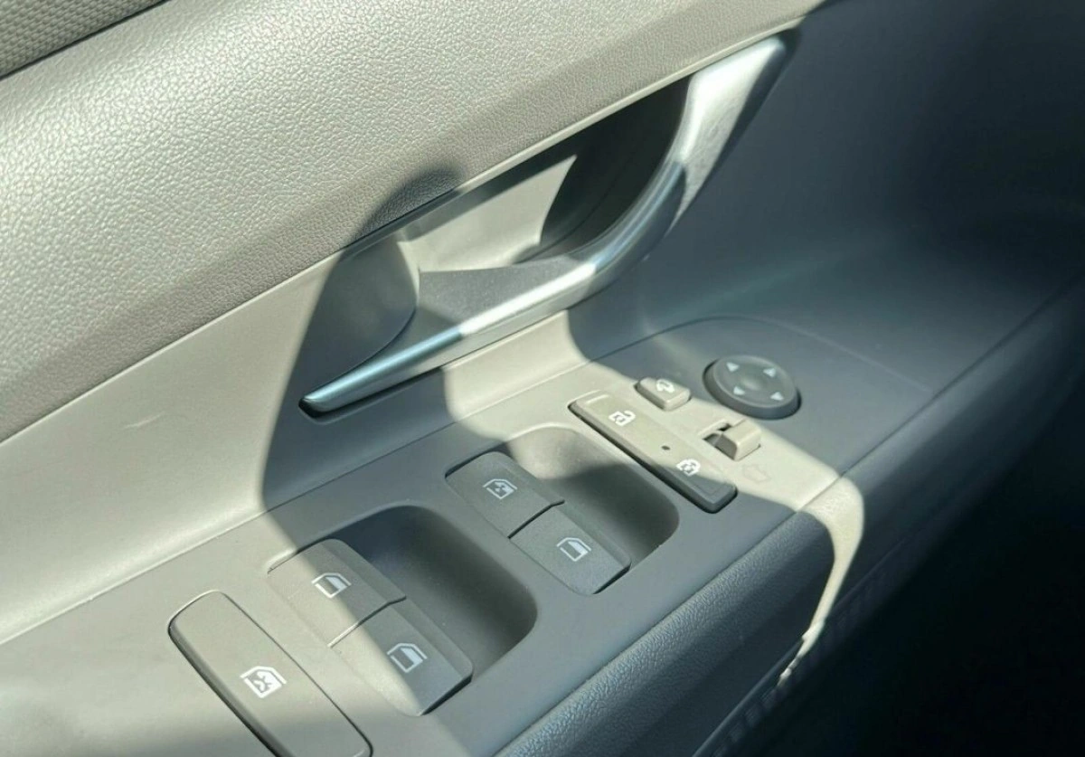 Hyundai Elantra - Zdjęcie 10