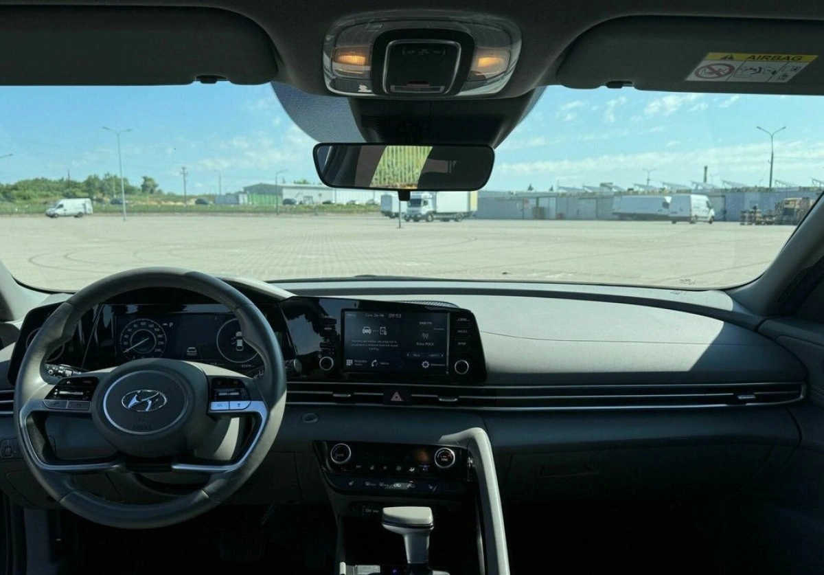 Hyundai Elantra - Zdjęcie 19