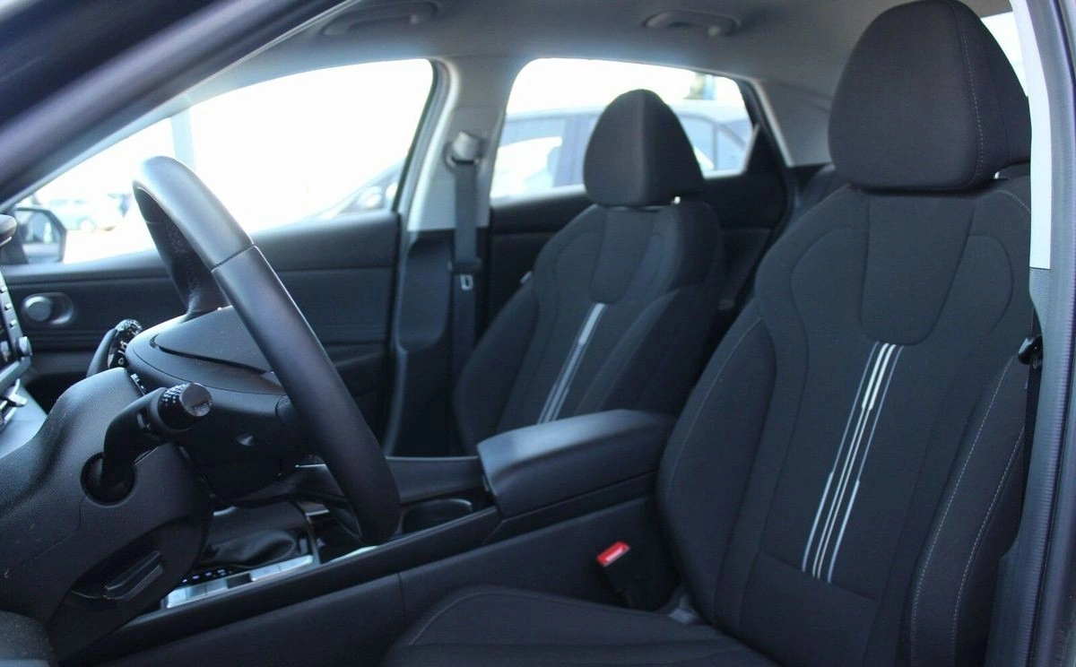 Hyundai Elantra - Zdjęcie 19