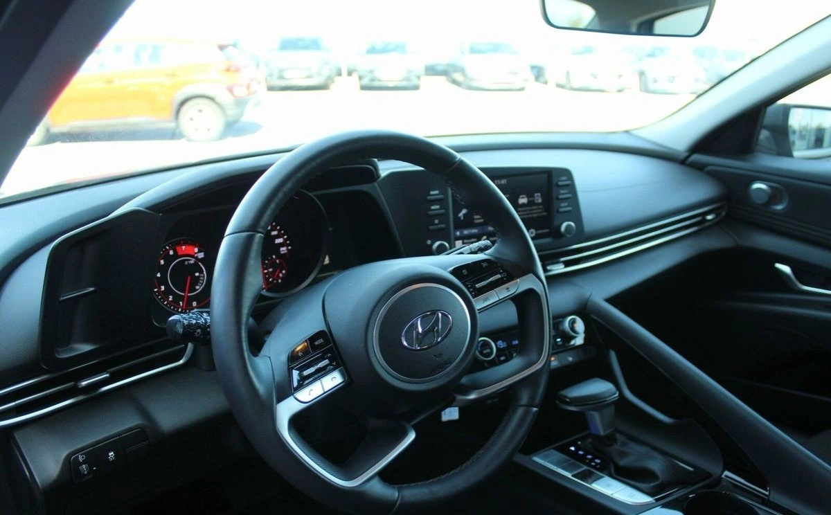 Hyundai Elantra - Zdjęcie 9