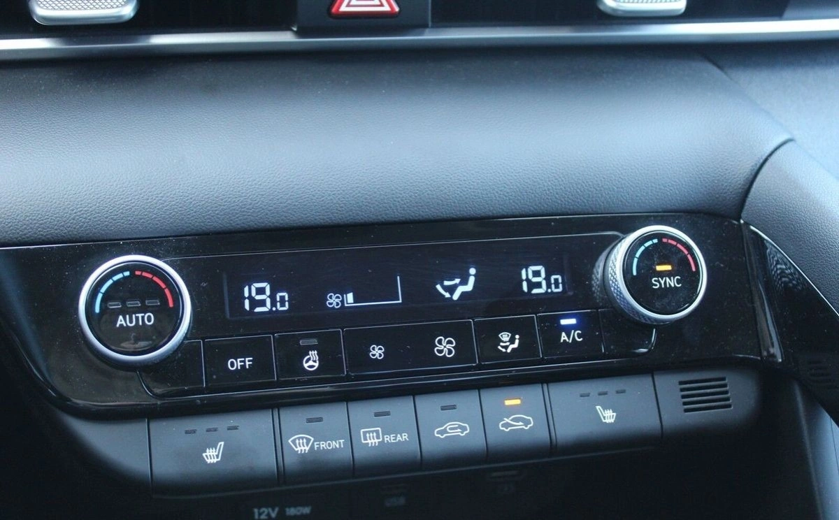 Hyundai Elantra - Zdjęcie 10