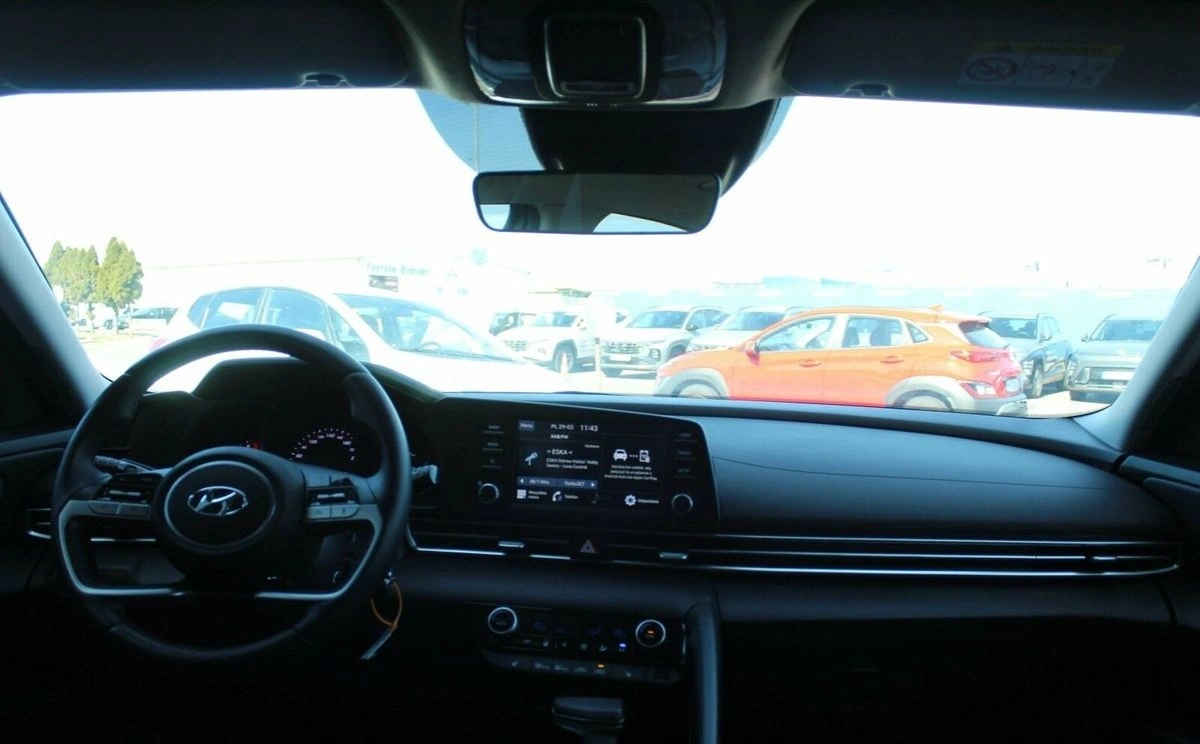 Hyundai Elantra - Zdjęcie 15