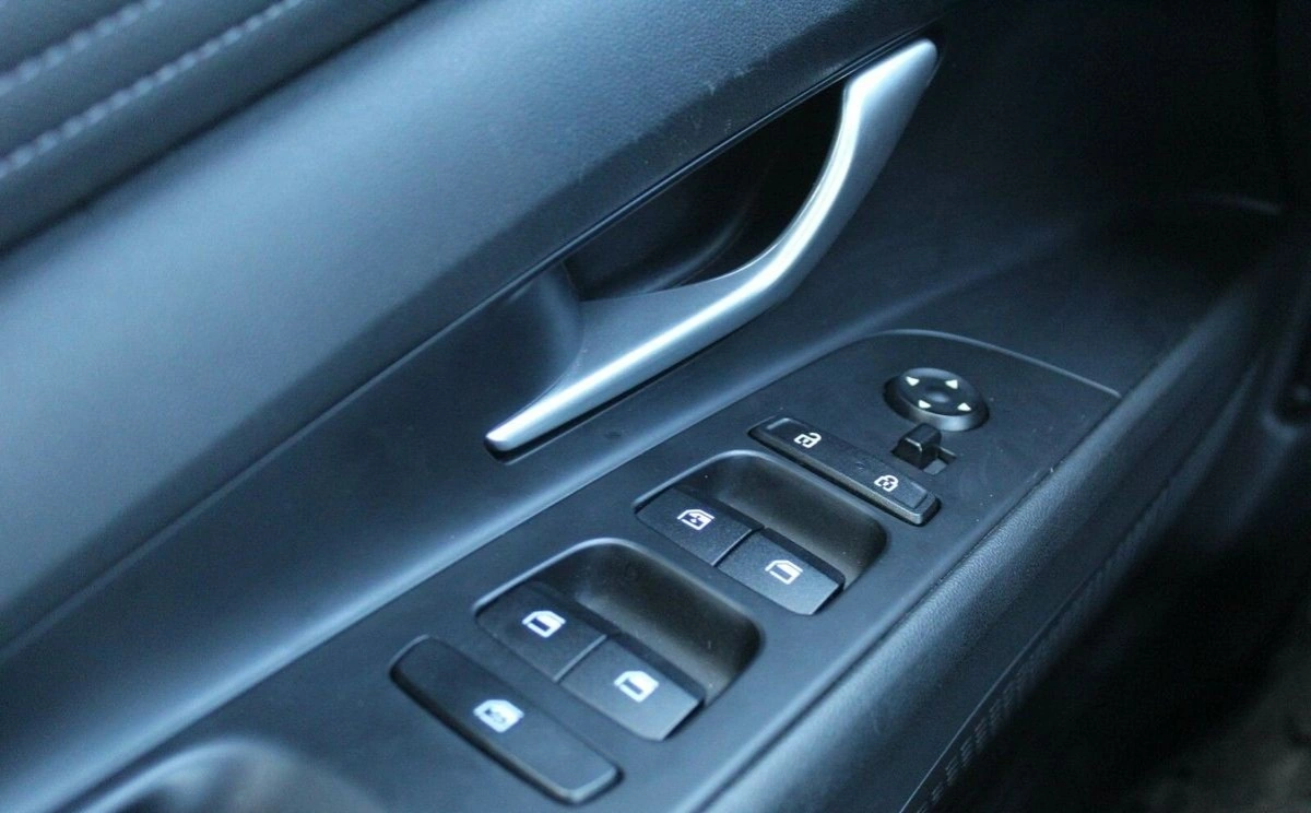 Hyundai Elantra - Zdjęcie 16