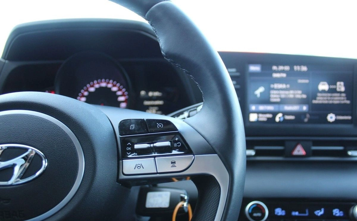 Hyundai Elantra - Zdjęcie 19