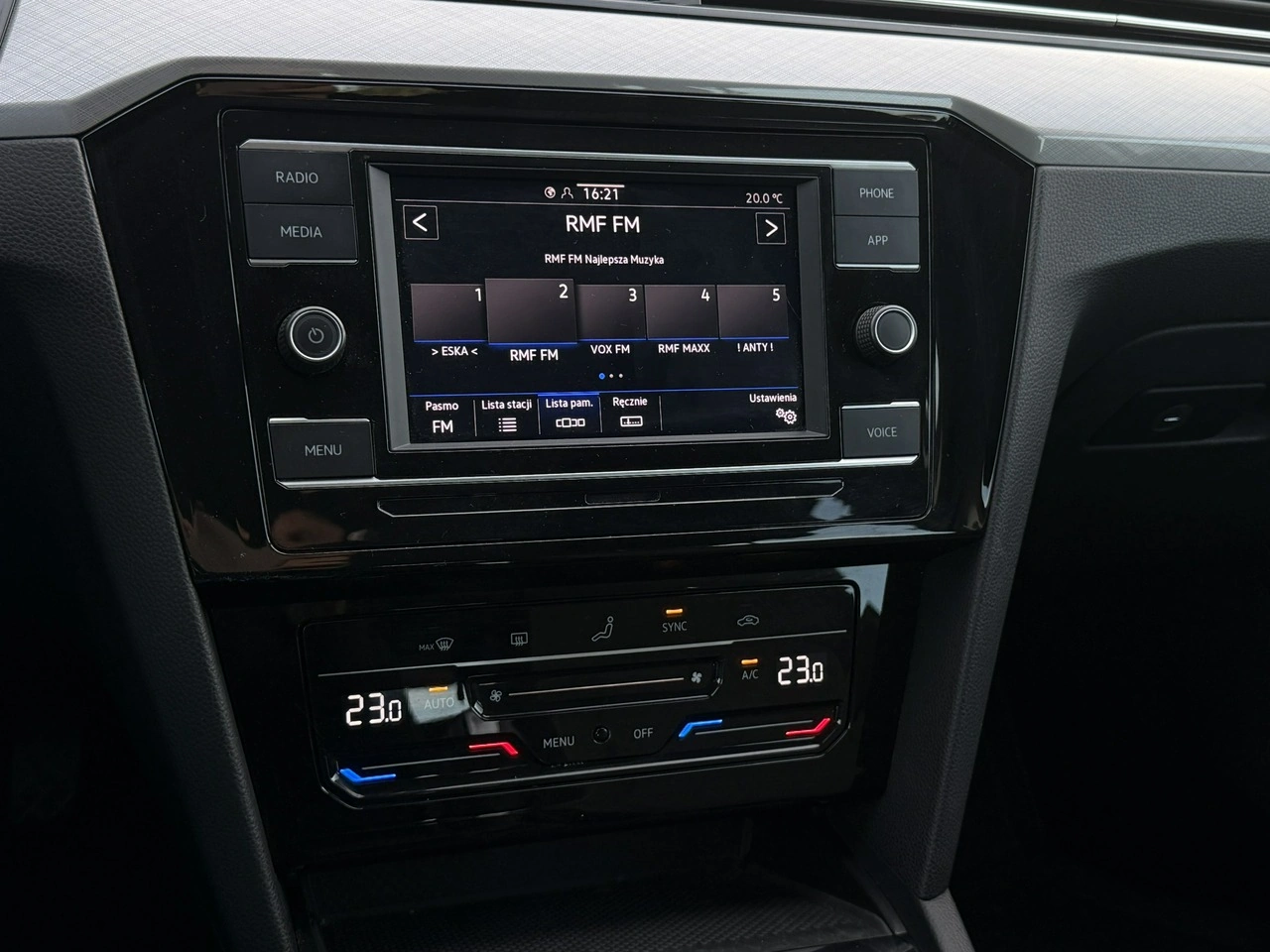 Volkswagen Passat Variant - Zdjęcie 10