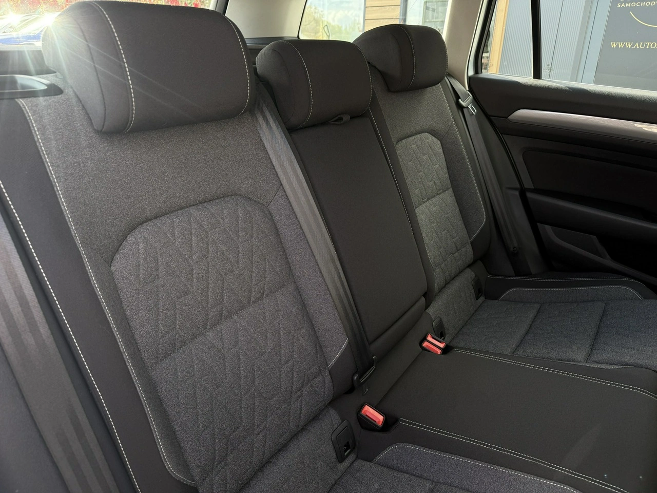 Volkswagen Passat Variant - Zdjęcie 29