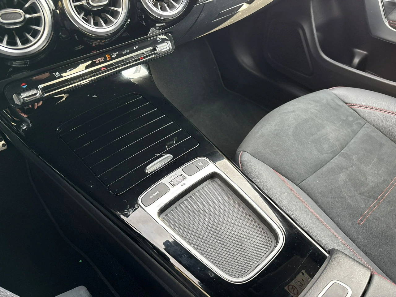 Mercedes CLA 200 - Zdjęcie 24