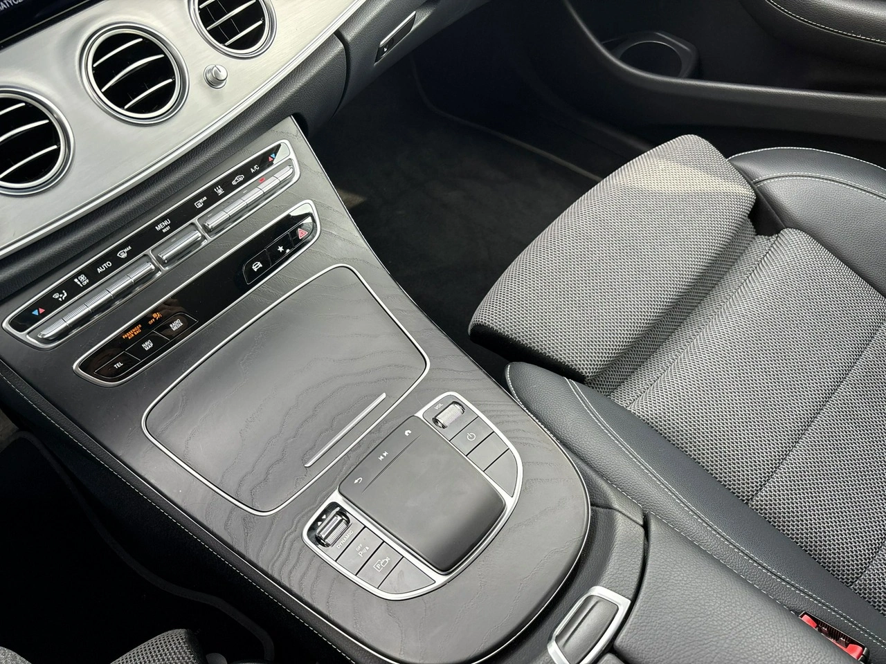 Mercedes E 300 - Zdjęcie 24