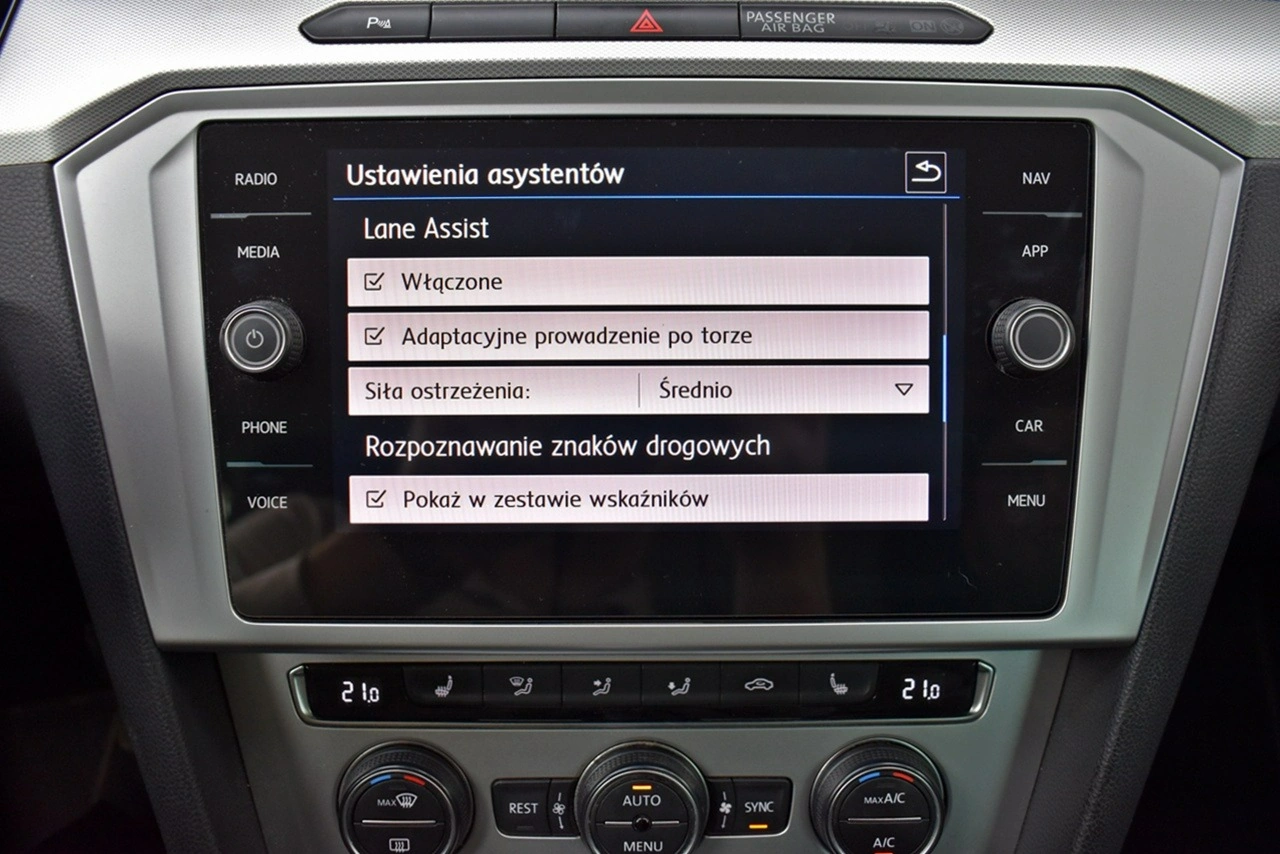 Volkswagen Passat Variant - Zdjęcie 21