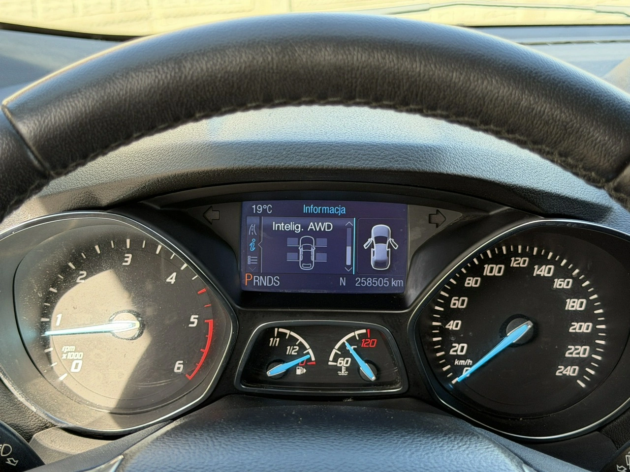 Ford Kuga - Zdjęcie 17