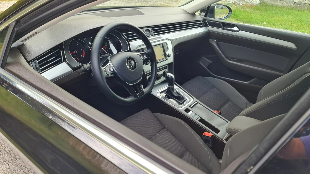 Volkswagen Passat Variant - Zdjęcie 10