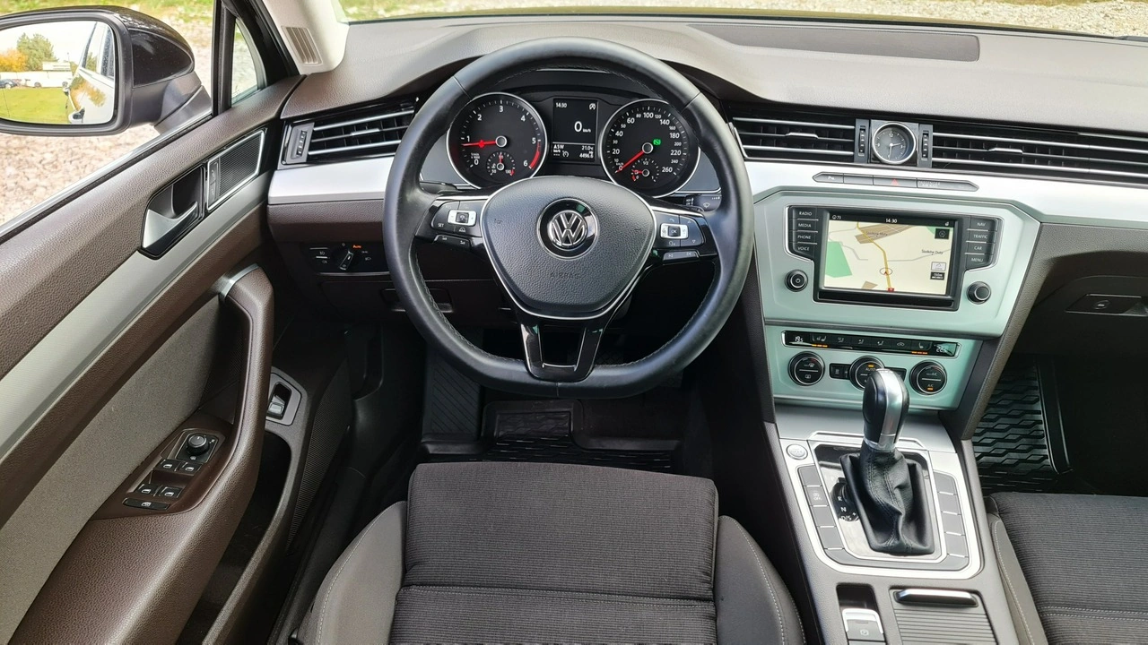 Volkswagen Passat Variant - Zdjęcie 15