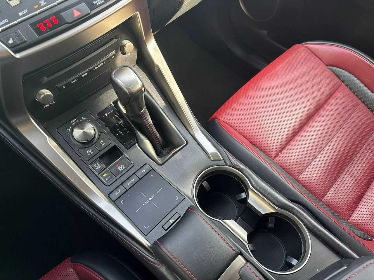 Lexus NX - Zdjęcie 25