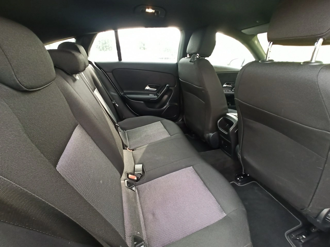 Mercedes CLA 180 - Zdjęcie 10