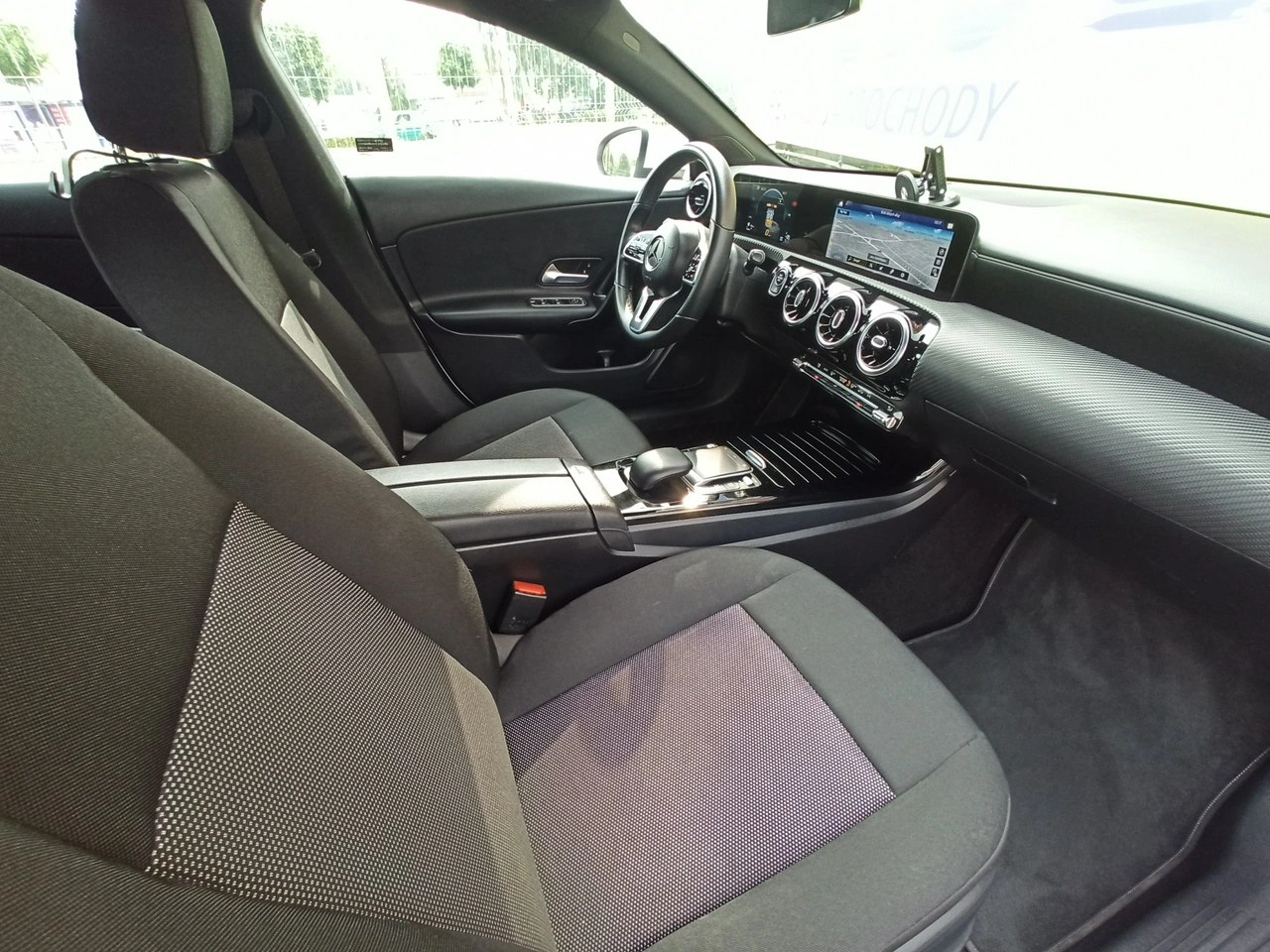 Mercedes CLA 180 - Zdjęcie 11